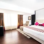 Clarion Hotel President